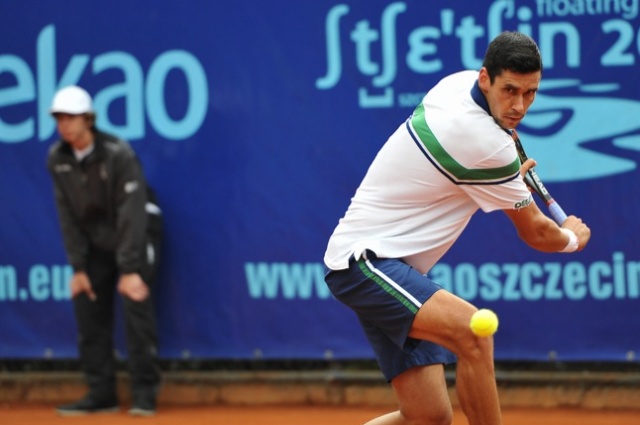 W pierwszym półfinale Rumun Victor Hanescu (na zdj.) wygrał 6:3, 6:4 z Francuzem Jonathanem Dasnieresem de Veigy. Fot. Łukasz Szełemej [PR Szczecin] Rumuńsko-hiszpański finał Pekao Szczecin Open [ZDJĘCIA]