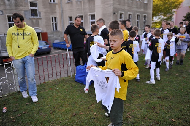 Trening z "Aka" - fot. Łukasz Szełemej [Radio Szczecin] Dzieci miały frajdę. Trenował z nimi Aka [ZDJĘCIA]