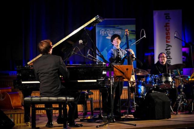 Francesco Bruno Quartet i Makoto Kuriya Trio wystąpili w niedzielę wieczorem w Filharmonii Szczecińskiej. Fot. Łukasz Szełemej [Radio Szczecin] Zmagania Jazzowe: Włoski styl i japońska fantazja [ZDJĘCIA]