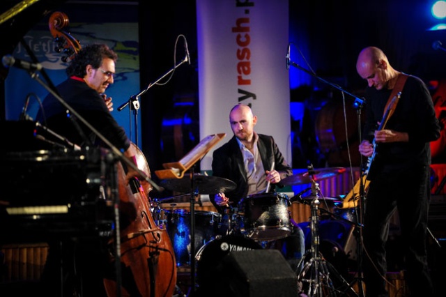 Francesco Bruno Quartet i Makoto Kuriya Trio wystąpili w niedzielę wieczorem w Filharmonii Szczecińskiej. Fot. Łukasz Szełemej [Radio Szczecin] Zmagania Jazzowe: Włoski styl i japońska fantazja [ZDJĘCIA]