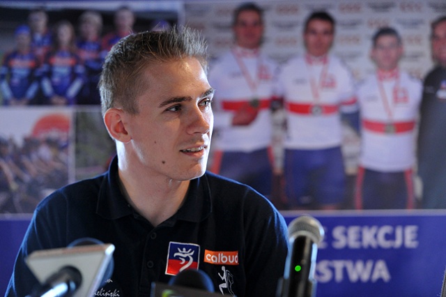 Kolarze torowi Piasta Szczecin zdobyli na Mistrzostwach Europy na Litwie srebrny medal w drużynowym sprincie olimpijskim. Fot. Łukasz Szełemej [Radio Szczecin] Razem zdobyli medal, ale nie wszyscy go dostali