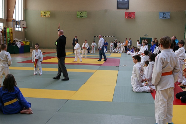 Choć ważą niewiele i nie skończyli jeszcze gimnazjum, to już walczą jak prawdziwi zawodnicy. Fot. Ewa Ostapowicz [Radio Szczecin] Mali mistrzowie w judo. Cenią sobie rywalizację [ZDJĘCIA]