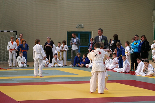 Choć ważą niewiele i nie skończyli jeszcze gimnazjum, to już walczą jak prawdziwi zawodnicy. Fot. Ewa Ostapowicz [Radio Szczecin] Mali mistrzowie w judo. Cenią sobie rywalizację [ZDJĘCIA]