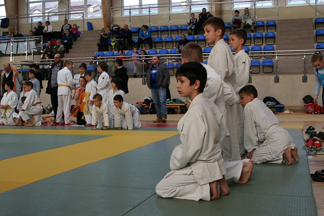 Choć ważą niewiele i nie skończyli jeszcze gimnazjum, to już walczą jak prawdziwi zawodnicy. Fot. Ewa Ostapowicz [Radio Szczecin] Mali mistrzowie w judo. Cenią sobie rywalizację [ZDJĘCIA]