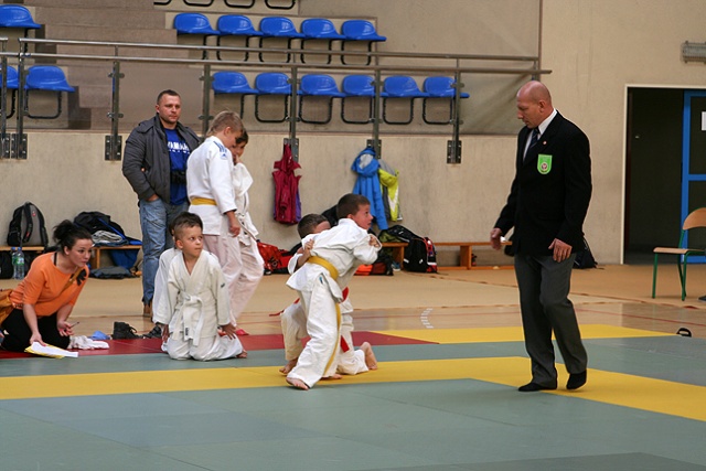 Choć ważą niewiele i nie skończyli jeszcze gimnazjum, to już walczą jak prawdziwi zawodnicy. Fot. Ewa Ostapowicz [Radio Szczecin] Mali mistrzowie w judo. Cenią sobie rywalizację [ZDJĘCIA]