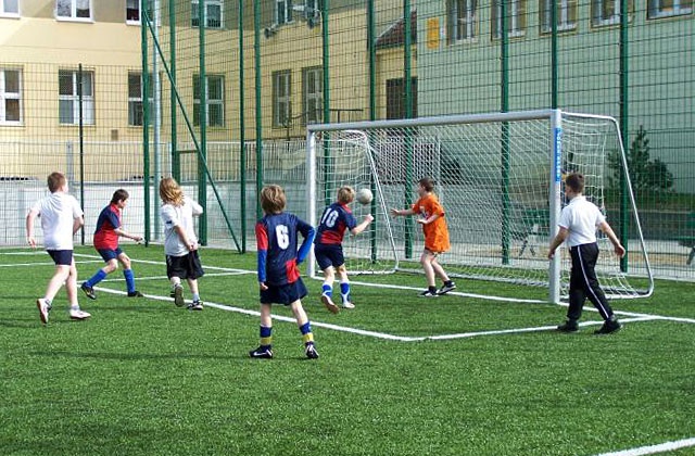 Ruszają piłkarskie Mini Mistrzostwa Europy w Szczecinie. Dokładnie na miesiąc przed rozpoczęciem turnieju głównego EURO 2012 do boju stają uczniowie czwartych klas szkół podstawowych.