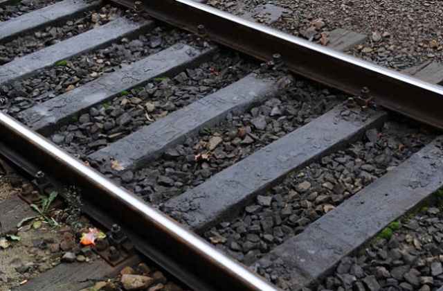 Dwie osoby zostały ranne w wyniku czołowego zderzenia pociągu Szybkiej Kolei Miejskiej i składu PKP relacji Warszawa - Ciechanów.