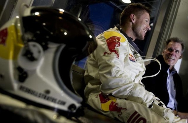 3 rekordy świata pobite, jeden pozostaje we władaniu poprzedniego mistrza. Felix Baumgartner w wielkim stylu wskoczył do historii z wysokości prawie 40 km i szczęśliwie wylądował na ziemi.