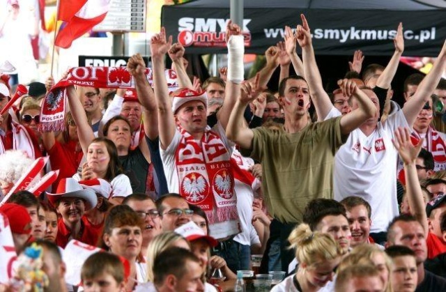 Na Stadionie Narodowym w Warszawie biało-czerwoni zmierzą się z reprezentacją Anglii. Wtorkowy mecz w ramach eliminacji do piłkarskich Mistrzostw Świata obejrzy na żywo komplet publiczności i miliony fanów przed telewizorami.