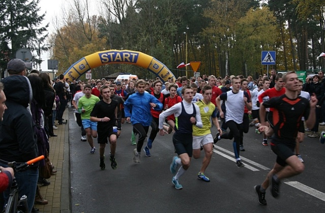 Ponad 2 tysiące osób - od przedszkolaków po seniorów - celebrowało dzisiejsze święto na sportowo, w Goleniowskiej Mili Niepodległości.