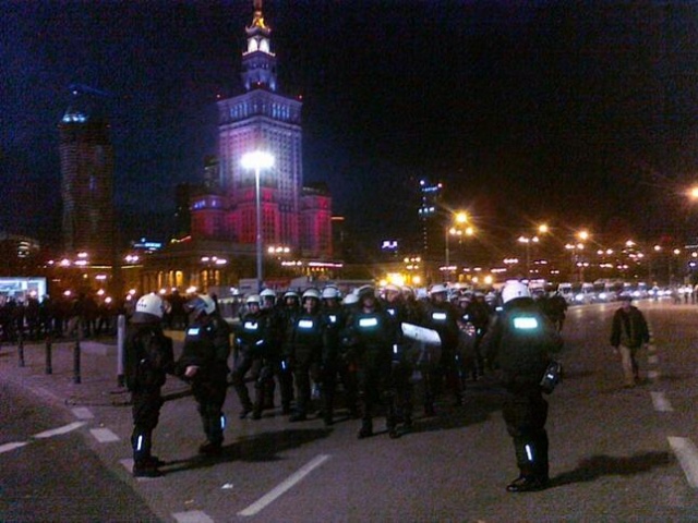 22 rannych funkcjonariuszy i 176 zatrzymanych osób. To bilans starć chuliganów z policją podczas Marszu Niepodległości w Warszawie.