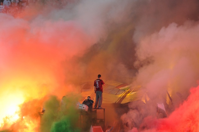 Czy będzie rewolucja na polskich stadionach Ekstraklasa SA, planuje duże zmiany na piłkarskich arenach. Spółka, która organizuje rozgrywki najlepszej ligi w kraju chce m.in. zalegalizować pokazy pirotechniczne w trakcie meczów.
