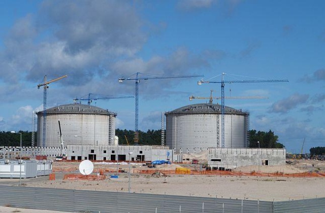 Jeden z wykonawców świnoujskiego terminalu gazu skroplonego LNG ma kłopoty. Akcje włoskiej firmy Saipem, notowanej na giełdzie w Mediolanie, spadły o ponad 8 procent.