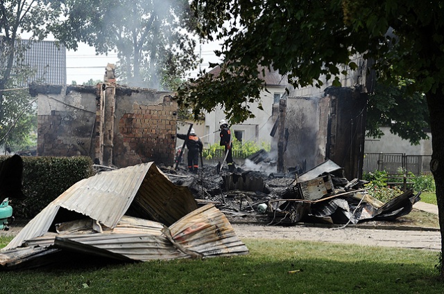 Budynek z mieszkaniami socjalnymi spłonął w Pyrzycach. Fot. Łukasz Szełemej [Radio Szczecin] Pyrzyce: Pożar budynku socjalnego [ZDJĘCIA, WIDEO]