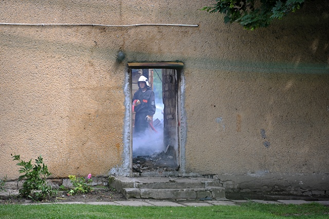 Budynek z mieszkaniami socjalnymi spłonął w Pyrzycach. Fot. Łukasz Szełemej [Radio Szczecin] Pyrzyce: Pożar budynku socjalnego [ZDJĘCIA, WIDEO]