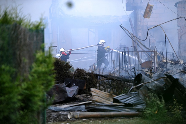 Budynek z mieszkaniami socjalnymi spłonął w Pyrzycach. Fot. Łukasz Szełemej [Radio Szczecin] Pyrzyce: Pożar budynku socjalnego [ZDJĘCIA, WIDEO]
