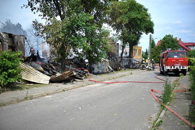 Budynek z mieszkaniami socjalnymi spłonął w Pyrzycach. Fot. Łukasz Szełemej [Radio Szczecin] Pyrzyce: Pożar budynku socjalnego [ZDJĘCIA, WIDEO]