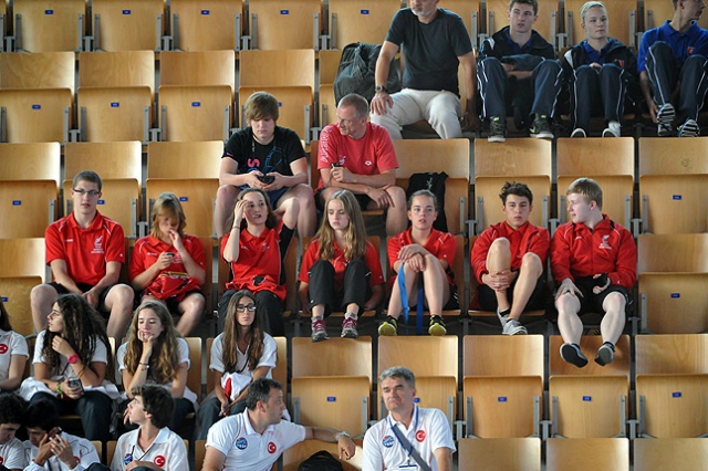 Mistrzostwa Europy w Szczecinie. Ponad dwustu zawodników z 23 krajów powalczy o tytuł najlepszego juniora starego kontynentu w pływaniu z płetwami. Fot. Łukasz Szełemej [Radio Szczecin] ME w Szczecinie. Zawody uroczyście rozpoczęte [ZDJĘCIA]