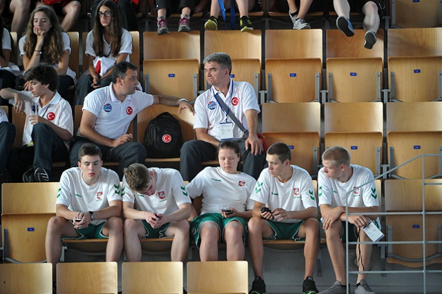 Mistrzostwa Europy w Szczecinie. Ponad dwustu zawodników z 23 krajów powalczy o tytuł najlepszego juniora starego kontynentu w pływaniu z płetwami. Fot. Łukasz Szełemej [Radio Szczecin] ME w Szczecinie. Zawody uroczyście rozpoczęte [ZDJĘCIA]