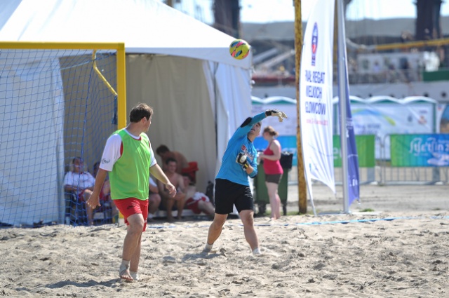 Baltic Radio Cup to coroczny turniej piłki nożnej na plaży. W tym roku wyjątkowo odbywa się nie nad morzem, a w Szczecinie. Fot. Łukasz Szełemej [Radio Szczecin] Baltic Radio Cup: Gramy dalej [ZDJĘCIA]