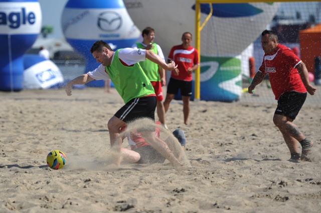Baltic Radio Cup to coroczny turniej piłki nożnej na plaży. W tym roku wyjątkowo odbywa się nie nad morzem, a w Szczecinie. Fot. Łukasz Szełemej [Radio Szczecin] Baltic Radio Cup: Gramy dalej [ZDJĘCIA]