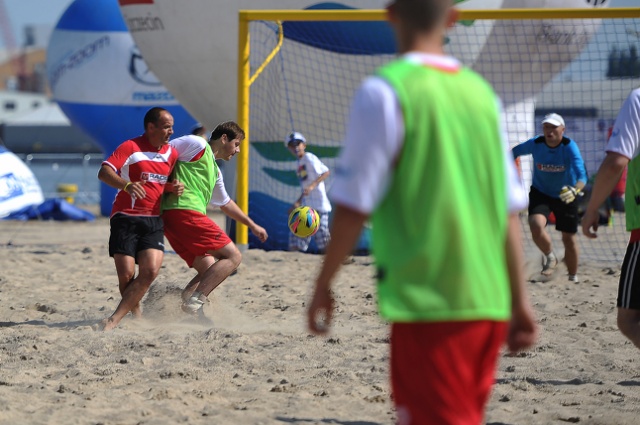 Baltic Radio Cup to coroczny turniej piłki nożnej na plaży. W tym roku wyjątkowo odbywa się nie nad morzem, a w Szczecinie. Fot. Łukasz Szełemej [Radio Szczecin] Baltic Radio Cup: Gramy dalej [ZDJĘCIA]