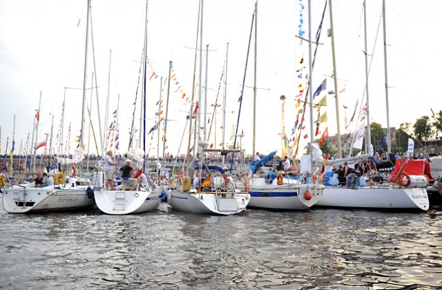 Do kolizji jachtów na Odrze dochodzi podczas finału regat The Tall Ships Races. Fot. Łukasz Szełemej [Radio Szczecin] Korki i stłuczki na... Odrze [ZDJĘCIA, WIDEO]