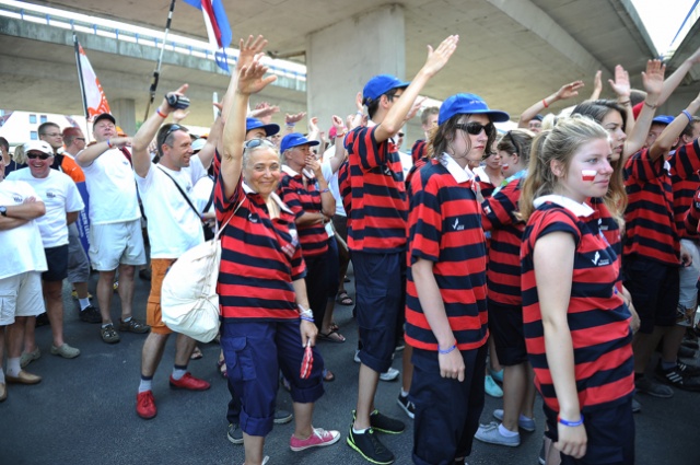 Największe widowisko finału regat The Tall Ships Races rozpoczęło się w Szczecinie. Fot. Łukasz Szełemej [Radio Szczecin] Parada żeglarzy w centrum Szczecina [DUŻO ZDJĘĆ]