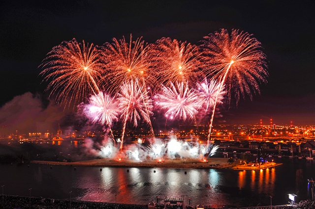 Efektownie zakończył się festiwal fajerwerków Pyromagic 2013. Fot. Łukasz Szełemej [Radio Szczecin] Austriacy pokazali najpiękniejsze fajerwerki [DUŻO ZDJĘĆ]