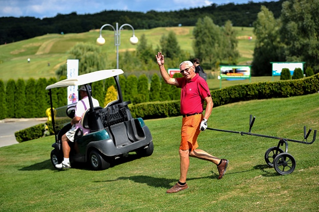 Celebryci w Binowie. Fot. Łukasz Szełemej [Radio Szczecin] Znane twarze na polu golfowym w Binowie [ZDJĘCIA, WIDEO]