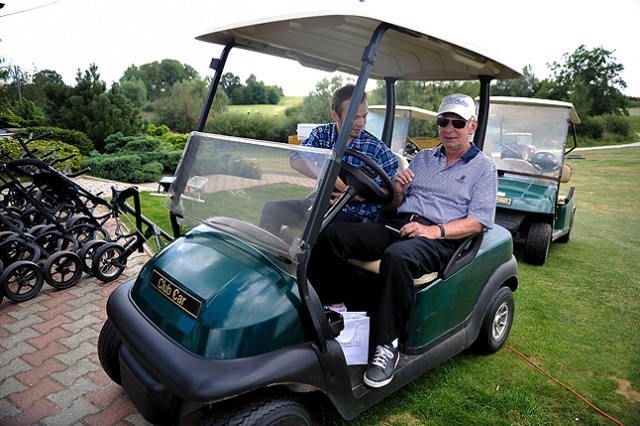 Celebryci w Binowie. Fot. Łukasz Szełemej [Radio Szczecin] Znane twarze na polu golfowym w Binowie [ZDJĘCIA, WIDEO]