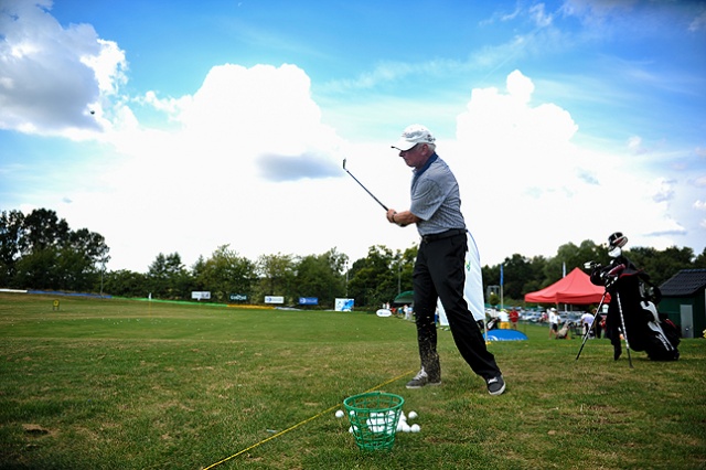 Celebryci w Binowie. Fot. Łukasz Szełemej [Radio Szczecin] Znane twarze na polu golfowym w Binowie [ZDJĘCIA, WIDEO]