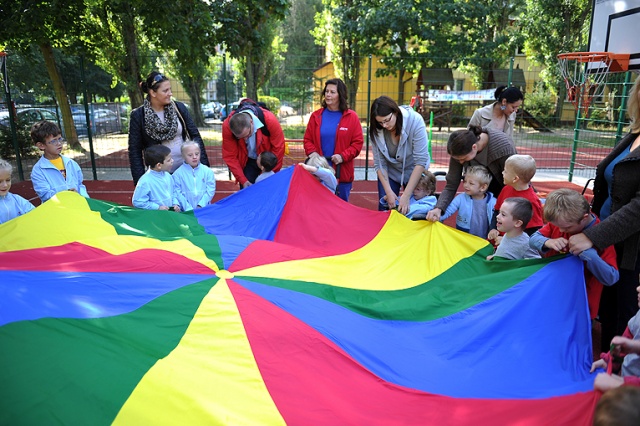 Przedszkolna Mini Paraolimpiada. Fot. Łukasz Szełemej [Radio Szczecin] Dla tych dzieci nie ma barier [ZDJĘCIA]