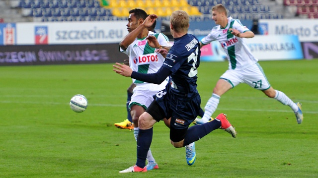 Pogoń Szczecin zremisowała z Lechią Gdańsk 1:1 w meczu 7. kolejki piłkarskiej ekstraklasy. Fot. Łukasz Szełemej [Radio Szczecin] Uratowali remis w ostatniej minucie [ZDJĘCIA, WIDEO]