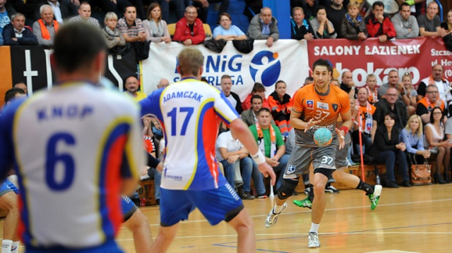 Nasi szczypiorniści pokonali w sobotę we własnej hali Gwardię Opole 35:27. Fot. Łukasz Szełemej [Radio Szczecin] Szczecinianie nie odpuszczają. Odnieśli trzecie z rzędu zwycięstwo [ZDJĘCIA]