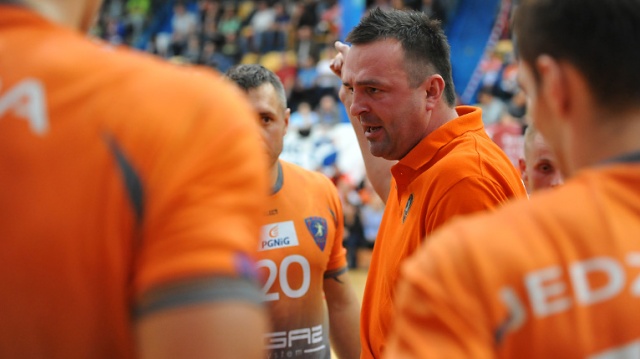 Nasi szczypiorniści pokonali w sobotę we własnej hali Gwardię Opole 35:27. Fot. Łukasz Szełemej [Radio Szczecin] Szczecinianie nie odpuszczają. Odnieśli trzecie z rzędu zwycięstwo [ZDJĘCIA]