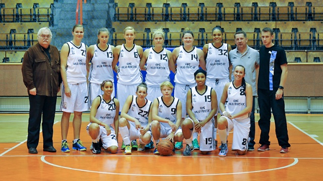 Koszykarki drużyny King Wilki Morskie Szczecin w ostatnim sparingowym meczu przed ligą wygrały z AZS-em Inea Poznań 65:46. Fot. Łukasz Szełemej [Radio Szczecin] Wilczyce gotowe do rozgrywek o mistrzostwo Polski [ZDJĘCIA]