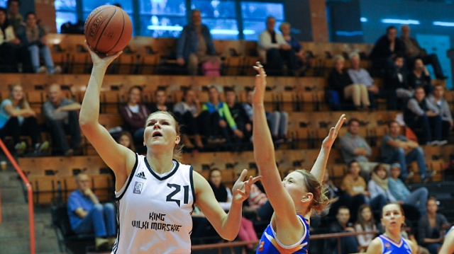 Koszykarki drużyny King Wilki Morskie Szczecin w ostatnim sparingowym meczu przed ligą wygrały z AZS-em Inea Poznań 65:46. Fot. Łukasz Szełemej [Radio Szczecin] Wilczyce gotowe do rozgrywek o mistrzostwo Polski [ZDJĘCIA]