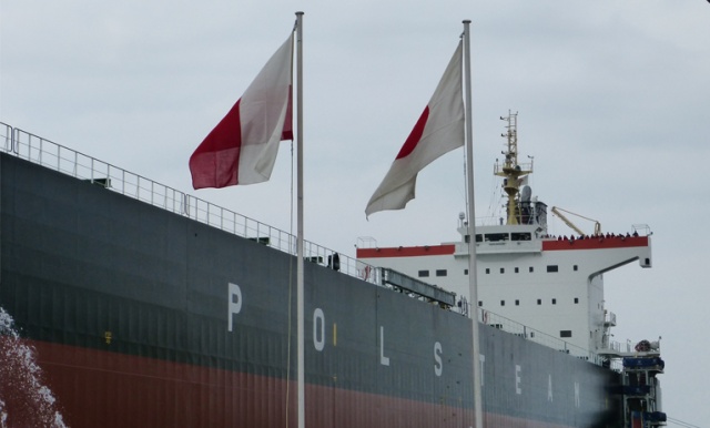 Masowiec "Tatry" wybudowany w japońskiej stoczni dla Polskiej Żeglugi Morskiej - odebrany i ochrzczony. Fot. Piotr Sawiński [Radio Szczecin] Masowce w komplecie. "Tatry" odebrane [DUŻO ZDJĘĆ, WIDEO]