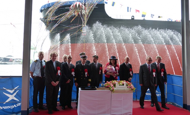 Masowiec "Tatry" wybudowany w japońskiej stoczni dla Polskiej Żeglugi Morskiej - odebrany i ochrzczony. Fot. Piotr Sawiński [Radio Szczecin] Masowce w komplecie. "Tatry" odebrane [DUŻO ZDJĘĆ, WIDEO]