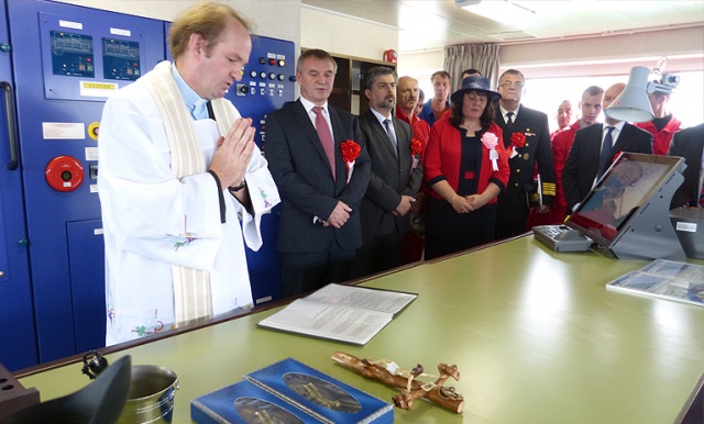 Masowiec "Tatry" wybudowany w japońskiej stoczni dla Polskiej Żeglugi Morskiej - odebrany i ochrzczony. Fot. Piotr Sawiński [Radio Szczecin] Masowce w komplecie. "Tatry" odebrane [DUŻO ZDJĘĆ, WIDEO]