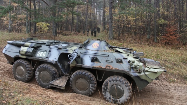 Batalion ukraiński - Transporter opancerzony BTR. Fot. Krzysztof Stefański [MON] Tysiące żołnierzy ćwiczyło w powietrzu, na morzu i lądzie [WIDEO, ZDJĘCIA]