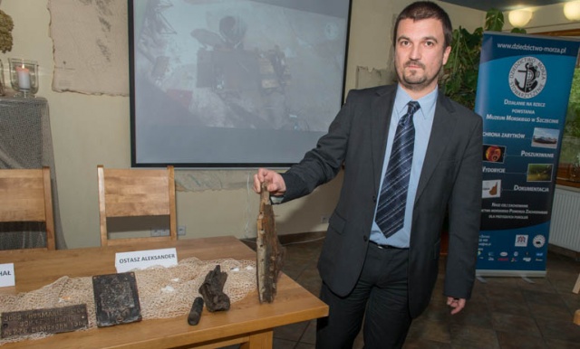 Ponad stuletnia barka, wyłowiona z Odry, przeszła generalny remont. Fot. Jarosław Gaszyński [Radio Szczecin] Historyczna barka po remoncie. Nie ma gdzie jej wystawić [ZDJĘCIA]