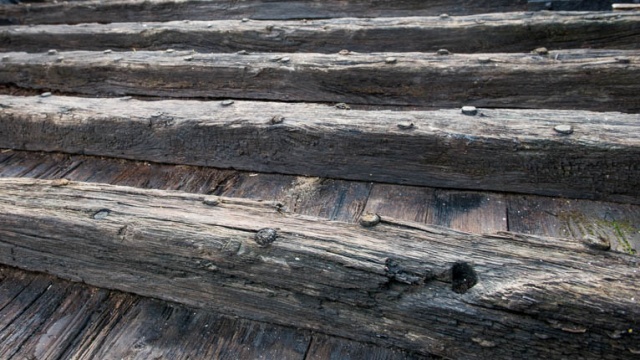 Ponad stuletnia barka, wyłowiona z Odry, przeszła generalny remont. Fot. Jarosław Gaszyński [Radio Szczecin] Historyczna barka po remoncie. Nie ma gdzie jej wystawić [ZDJĘCIA]