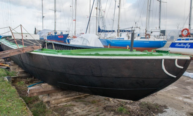 Ponad stuletnia barka, wyłowiona z Odry, przeszła generalny remont. Fot. Jarosław Gaszyński [Radio Szczecin] Historyczna barka po remoncie. Nie ma gdzie jej wystawić [ZDJĘCIA]