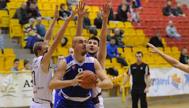Koszykarze Spójni Stargard Szczeciński awansowali do finałowego turnieju Intermarche Basket Cup. Fot. Łukasz Szełemej [Radio Szczecin] Spójnia pokonała Wilki i awansowała do finału [ZDJĘCIA]