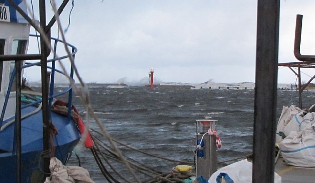 Mrzeżyno. Około godziny 15.30. Fot. Michał Ostrowski [Radio Szczecin] Huragan nie odpuszcza na wybrzeżu [ZDJĘCIA, WIDEO]