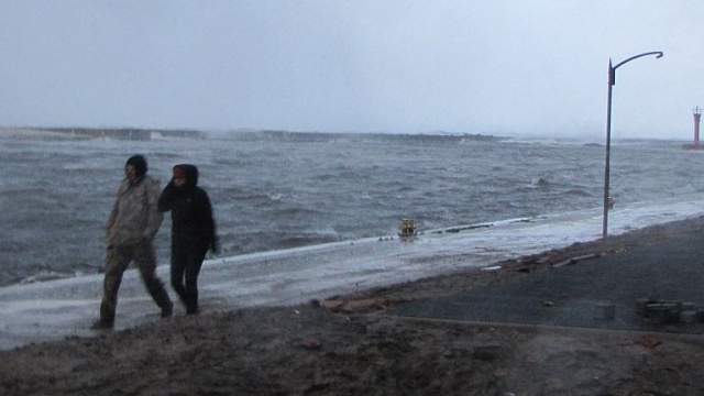 Mrzeżyno. Około godziny 15.30. Fot. Michał Ostrowski [Radio Szczecin] Huragan nie odpuszcza na wybrzeżu [ZDJĘCIA, WIDEO]