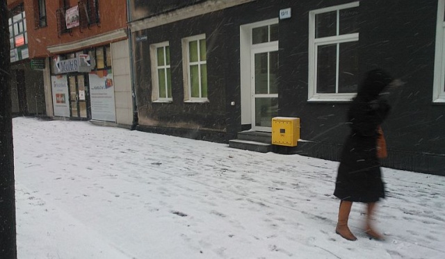 Gwałtowna burza śnieżna przed godziną 15 przeszła także nad Stargardem. Fot. Marek Synowiecki [Radio Szczecin] Burza śnieżna nad Szczecinem i Stargardem [ZDJĘCIA, NOWE]
