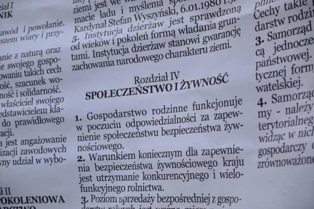 Fot. Łukasz Szełemej [Radio Szczecin] Mikołaj z wizytą w urzędzie. Rózga dla wojewody i bajki dla premiera [ZDJĘCIA, WIDEO]